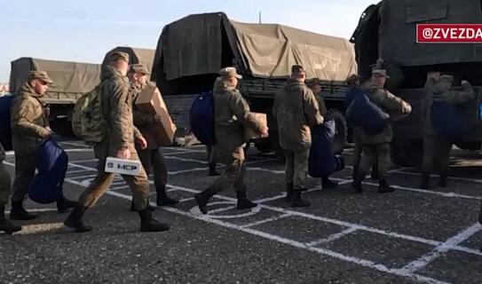 Российские военные покидают опорные пункты на границе
