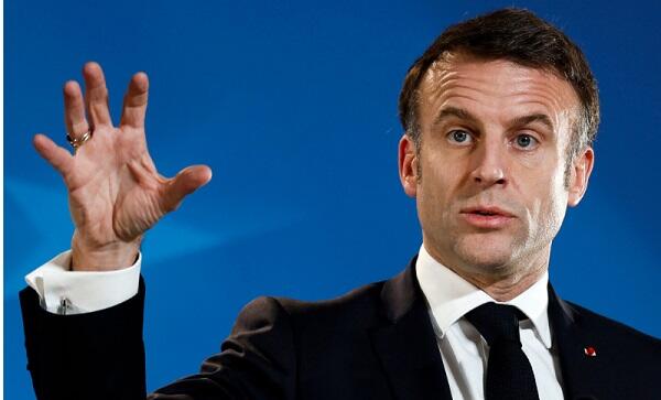 Macron's finger should be cut off