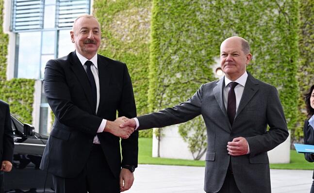 A one-on-one meeting between Aliyev and Scholz has begun