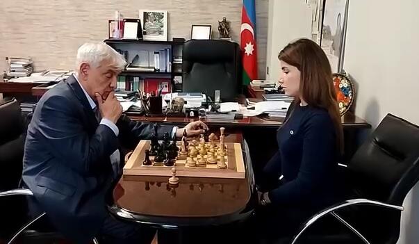 Kamal Abdulla Avropa çempionumuzla şahmat oynadı - Video