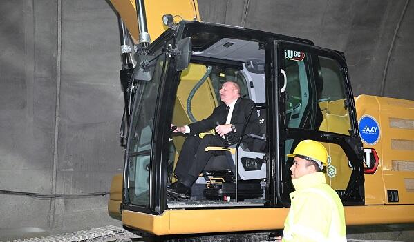 The president managed the excavator -