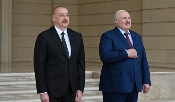 Лукашенко официально встретили в Баку - Фото