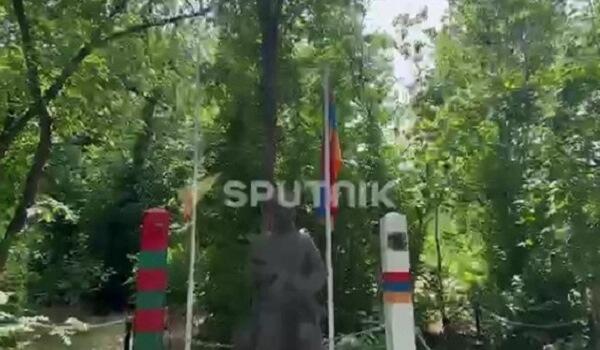 İrəvanda Rusiya bayrağı endirildi - Video
