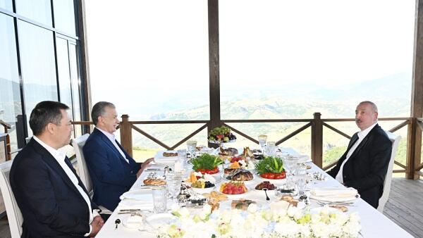 The presidents had an informal dinner in Shusha