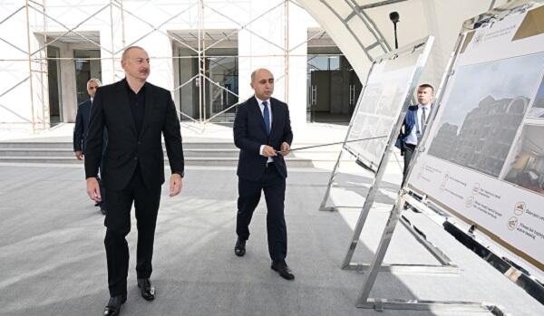 Алиев посетил Карабахский университет в Ханкенди - Фото
