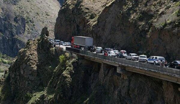 Heavy trucks banned on Georgia-Russia road after snowfall