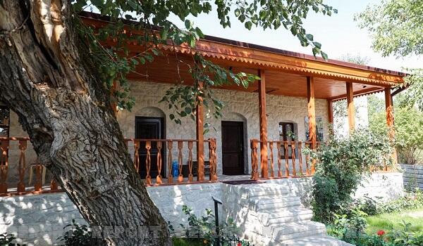Xarici diplomatlar Bülbülün ev-muzeyində - Video