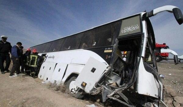 Bus overturns on Tehran-Saveh highway, 30 injured