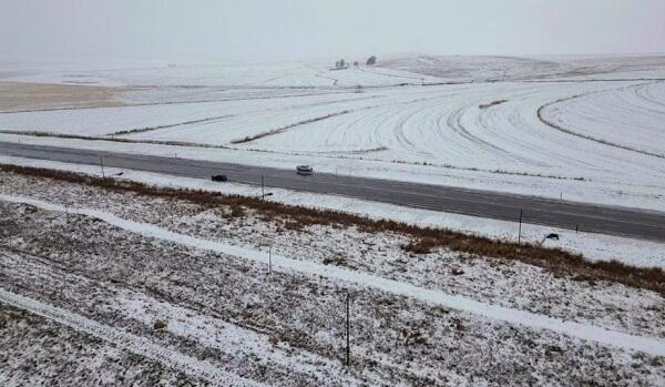 Unusual snowfall causes traffic chaos in South Africa