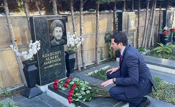 İsrailli nazir Albertin məzarını ziyarət etdi - Foto