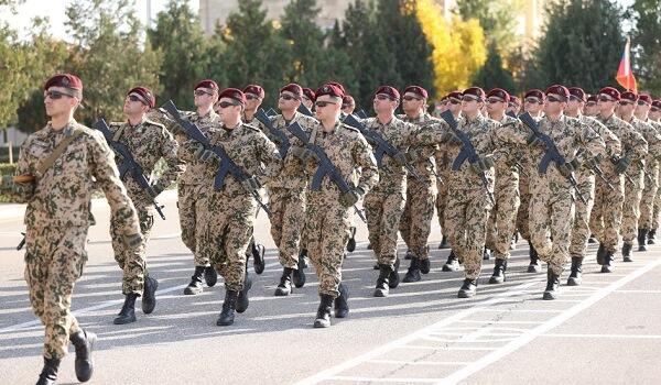 Xanlar Vəliyev hərbi qulluqçularla görüşdü - Foto