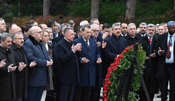 Parliamentary Conference participants visit Alley of Honor - Photo