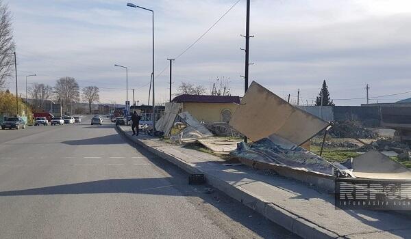 Güclü külək bu rayonu işıqsız qoydu - Foto