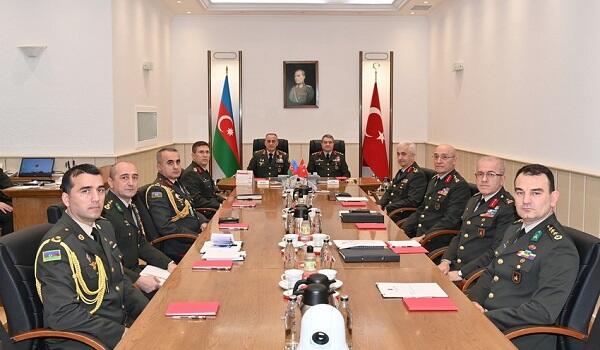 Azerbaijani and Turkish land forces commanders meet -