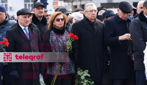 Rəsmilər "Ana harayı" abidəsini ziyarət etdi - Foto