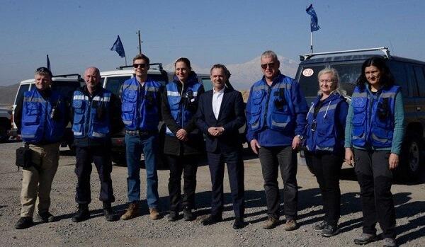 Netherlands FM visits Armenia-Azerbaijan border -