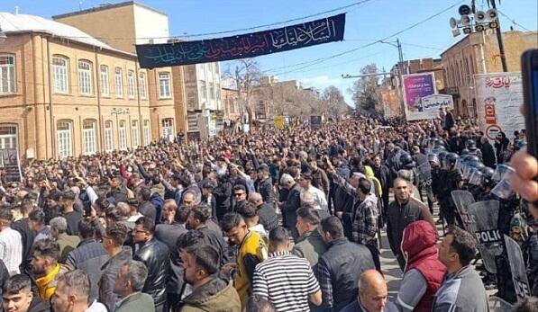 Thousands of Azerbaijanis protest in Urmia -