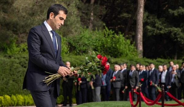 “Azərsun Holdinq”in rəhbər heyəti Ulu Öndərin məzarını ziyarət etdi