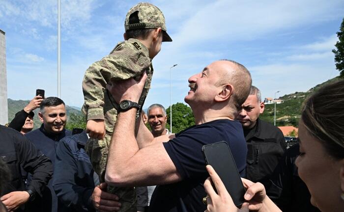 Prezident Laçın sakinləri ilə görüşdü - Foto