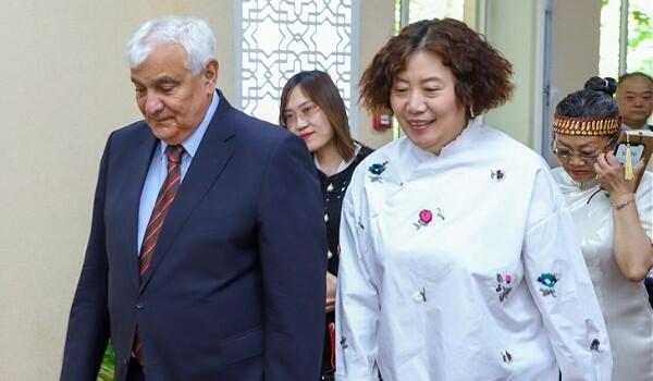 Çinin ölkəmizdəki səfiri bu universitetə gəldi