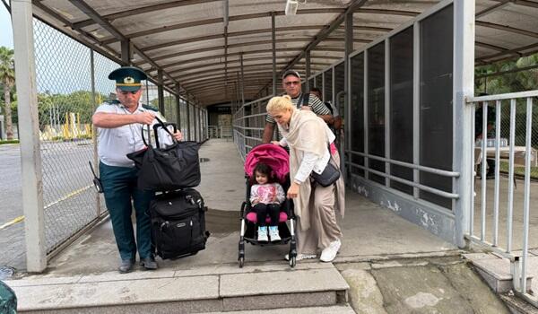 Belarus vətəndaşları İrandan Azərbaycana keçdi - Foto