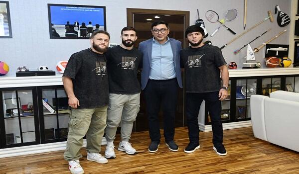 Nazir UFC gecəsində döyüşəcək idmançılarla görüşdü