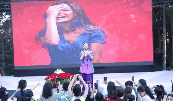 Aysel Əlizadə Xətaidə konsert verdi - Foto