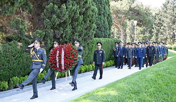 Müdafiə naziri Fəxri Xiyaban və Zəfər parkında - Foto