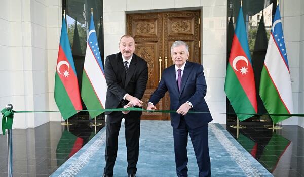 Əliyev və Mirziyayev səfirliyin yeni binasının açılışında