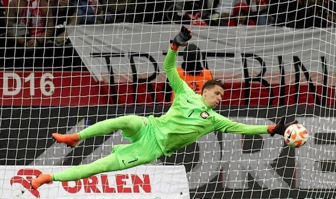 Barcelona to sign Szczęsny on two-year deal