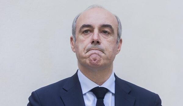 Fransada deputat intihar etdi