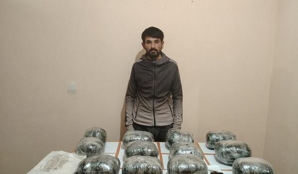 Ölkəyə külli miqdarda narkotik keçirmək istəyirdi...
