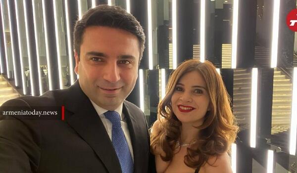 Simonyan arvadından boşandı