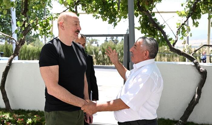 Prezident Xocalıda bu ailənin qonağı oldu - Fotolar
