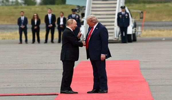 Putinlə Trampın görüşündə xaos... - Video