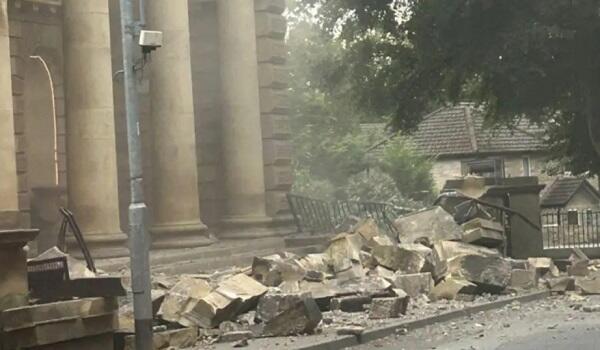 İngiltərədə Viktoriya dövrünə aid bina çökdü - Foto