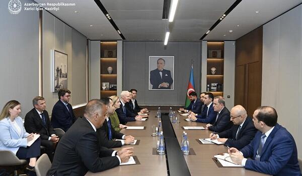 Bayramov Zəngəzura görə ABŞ rəsmilərini qəbul etdi