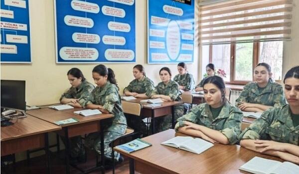 İlk dəfə qadın hərbi həkimlər hazırlanacaq - Foto