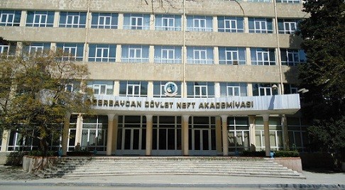 Güclü külək bu universitetin şüşələrini sındırdı Güclü külək bu universitetin şüşələrini sındırdı
